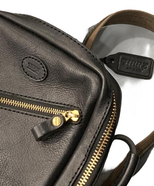 Herz（ヘルツ）Herz (ヘルツ) レザーショルダーバッグ/スクエアレザーリュック ブラックの古着・服飾アイテム