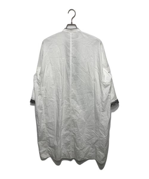 YUNI（ユニ）YUNI (ユニ) 刺繍タック シャツワンピース ホワイト サイズ:freeの古着・服飾アイテム