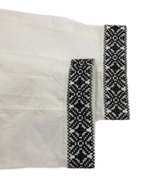 YUNI（ユニ）YUNI (ユニ) 刺繍タック シャツワンピース ホワイト サイズ:freeの古着・服飾アイテム