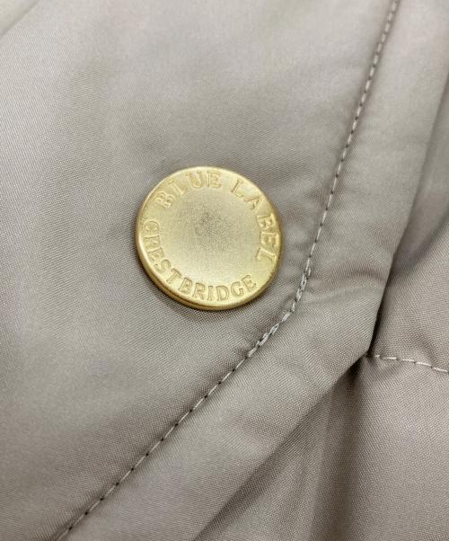 BLUE LABEL CRESTBRIDGE（ブルーレーベルクレストブリッジ）BLUE LABEL CRESTBRIDGE (ブルーレーベルクレストブリッジ) ファー付きダウンジャケット ベージュ サイズ:38の古着・服飾アイテム