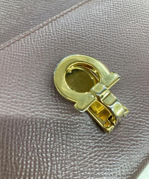Salvatore Ferragamo（サルヴァトーレ フェラガモ）Salvatore Ferragamo (サルヴァトーレ フェラガモ) ガンチーニ コンチネンタル ウォレット/長財布 ピンクの古着・服飾アイテム