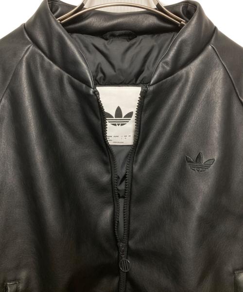 adidas（アディダス）adidas (アディダス) プレザー ボンバー 合成ダウンジャケット ブラック サイズ:Ｌの古着・服飾アイテム