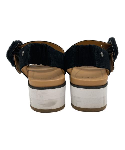 UGG（アグ）UGG (アグ) ル フラッフサンダル/ Le Fluff ブラック サイズ:24の古着・服飾アイテム