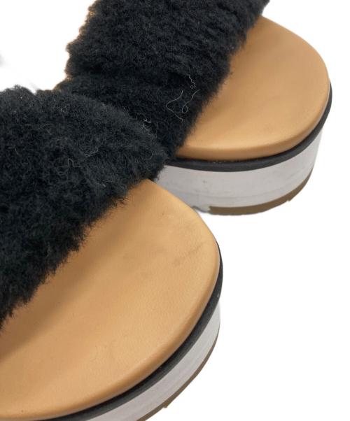 UGG（アグ）UGG (アグ) ル フラッフサンダル/ Le Fluff ブラック サイズ:24の古着・服飾アイテム