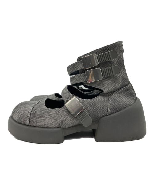 CHARLES & KEITH（チャールズアンドキース）CHARLES & KEITH (チャールズアンドキース) Robbie/アンクルストラップチャンキーメリージェーンブーツ グレー サイズ:37の古着・服飾アイテム