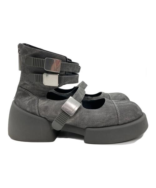 CHARLES & KEITH（チャールズアンドキース）CHARLES & KEITH (チャールズアンドキース) Robbie/アンクルストラップチャンキーメリージェーンブーツ グレー サイズ:37の古着・服飾アイテム