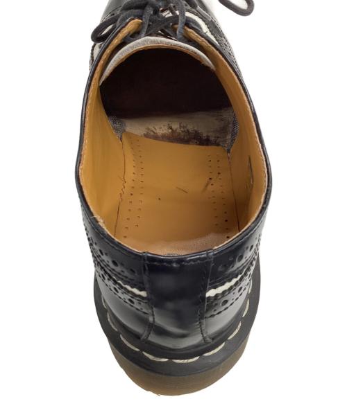 Dr.Martens（ドクターマーチン）Dr.Martens (ドクターマーチン) 5ホール/レザーシューズ/ウイングチップ ブラック×ホワイト サイズ:UK8の古着・服飾アイテム