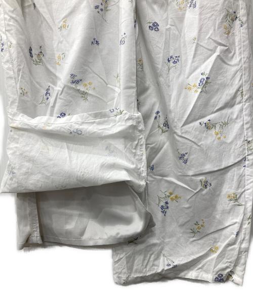 mizuiro-ind（ミズイロインド）mizuiro-ind (ミズイロインド) 花柄刺繍イージーパンツ ホワイト サイズ:表記なしの古着・服飾アイテム