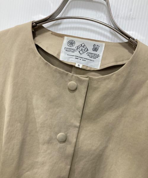 R&D.M.Co-OLDMAN'S TAILOR（オールドマンズテーラー）R&D.M.Co-OLDMAN'S TAILOR (オールドマンズテーラー) ノーカラーコート ベージュ サイズ:Sの古着・服飾アイテム