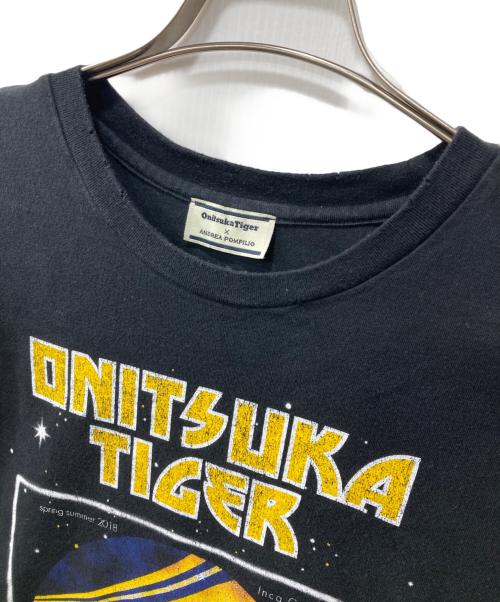 Onitsuka Tiger（オニツカタイガー）Onitsuka Tiger (オニツカタイガー) ANDREA POMPILIO (アンドレアポンピリオ) プリントTシャツ ブラック サイズ:Lの古着・服飾アイテム