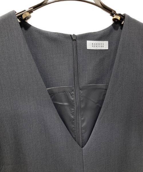 BARNEYS NEWYORK（バーニーズ・ニューヨーク）BARNEYS NEWYORK (バーニーズ・ニューヨーク) ワンピース グレー サイズ:40の古着・服飾アイテム