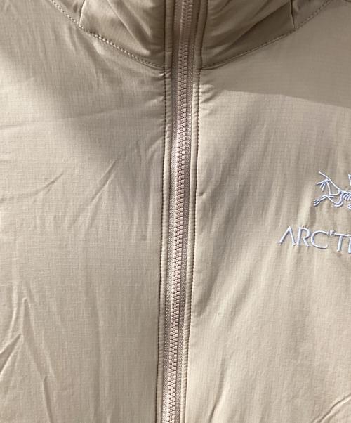ARC'TERYX（アークテリクス）ARC'TERYX (アークテリクス) ATOM HOODY/アトムフーディ ブラウン サイズ:Sの古着・服飾アイテム