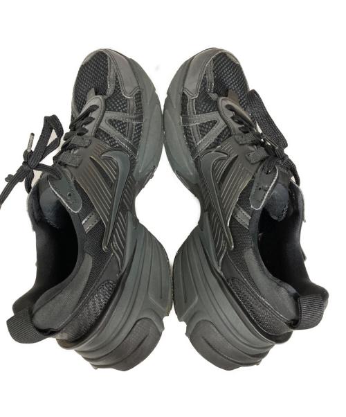 NIKE（ナイキ）NIKE (ナイキ) ローカットスニーカー/W V2K RUN BLACK/DK SMOKE GREY-ANTHRACITE ブラック サイズ:26.0の古着・服飾アイテム
