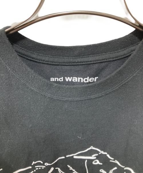 and wander（アンドワンダー）and wander (アンドワンダー) プリントTシャツ ブラック サイズ:Mの古着・服飾アイテム