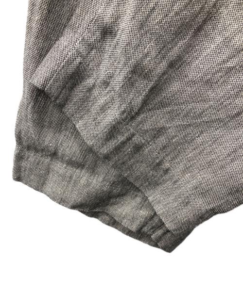 evam eva（エヴァムエヴァ）evam eva (エヴァムエヴァ) Cotton linen silk cropped tuck pants グレー サイズ:3の古着・服飾アイテム