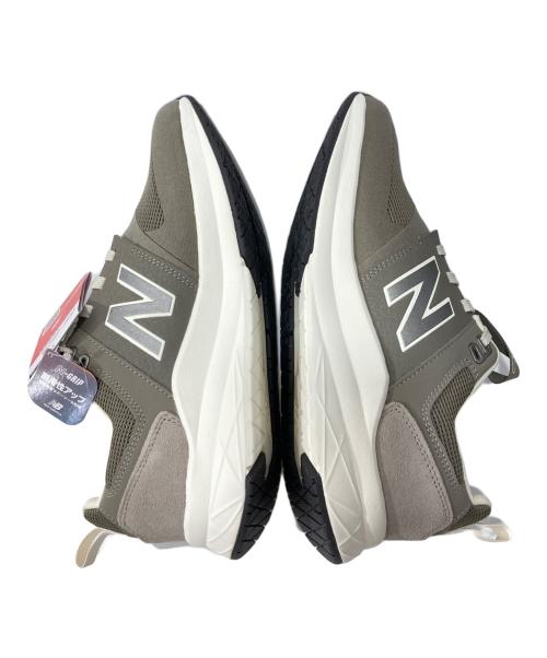 NEW BALANCE（ニューバランス）NEW BALANCE (ニューバランス) ローカットスニーカー/UA900DC2 グレー サイズ:28 未使用品の古着・服飾アイテム