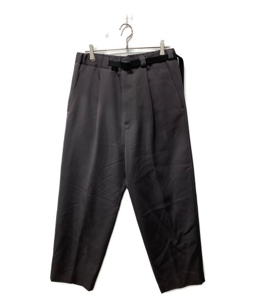Ujoh（ウジョー）UJOH (ウジョー) Tape-Belt 1 Tuck PNT/ワイドシルエット1タックパンツ グレー サイズ:2の古着・服飾アイテム