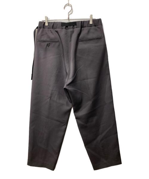 Ujoh（ウジョー）UJOH (ウジョー) Tape-Belt 1 Tuck PNT/ワイドシルエット1タックパンツ グレー サイズ:2の古着・服飾アイテム