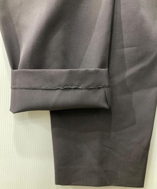 Ujoh（ウジョー）UJOH (ウジョー) Tape-Belt 1 Tuck PNT/ワイドシルエット1タックパンツ グレー サイズ:2の古着・服飾アイテム