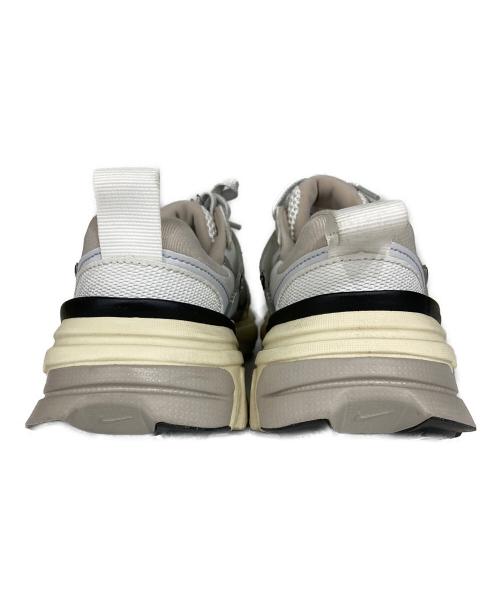 NIKE（ナイキ）NIKE (ナイキ) W V2K RUN SUMMIT /ローカットスニーカー シルバー サイズ:24の古着・服飾アイテム