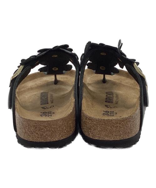 BIRKENSTOCK（ビルケンシュトック）BIRKENSTOCK (ビルケンシュトック) レザーサンダル/ギゼ フラワー エンベリッシュメント ブラウン サイズ:36の古着・服飾アイテム