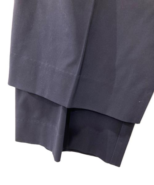 YORI（ヨリ）yori (ヨリ) 25年/スラックス/ウエストリボンダブルタックパンツ ネイビー サイズ:34の古着・服飾アイテム