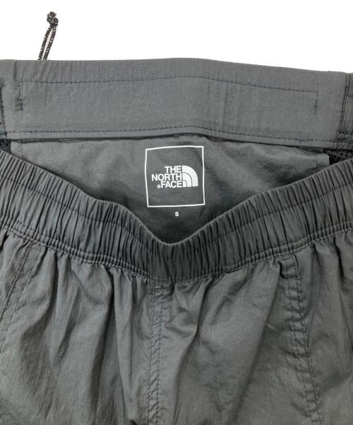 THE NORTH FACE（ザ ノース フェイス）THE NORTH FACE (ザ ノース フェイス) ナイロンパンツ/GARウインドパンツ グレー サイズ:S 未使用品の古着・服飾アイテム