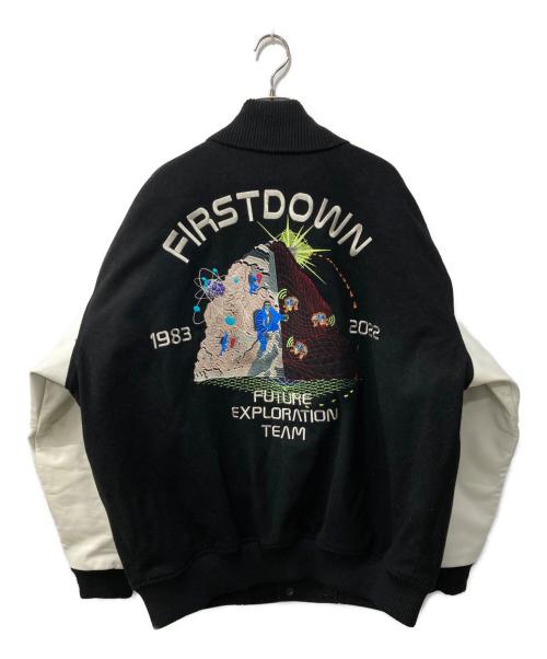 FIRST DOWN（ファーストダウン）FIRST DOWN (ファーストダウン) アームレザー刺繍スタジャン ホワイト×ブラック サイズ:Mの古着・服飾アイテム