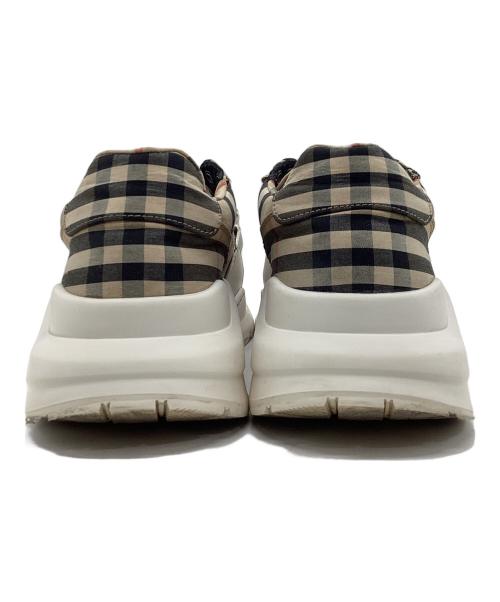 BURBERRY（バーバリー）BURBERRY (バーバリー) ノバチェック ベルトデザイン ローカットスニーカー ブラウン サイズ:40の古着・服飾アイテム
