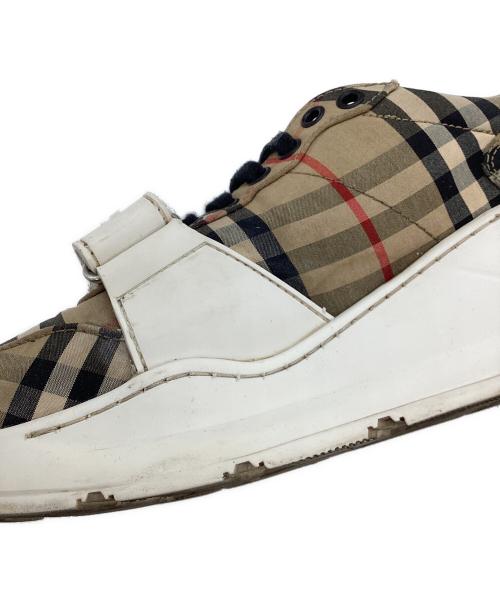 BURBERRY（バーバリー）BURBERRY (バーバリー) ノバチェック ベルトデザイン ローカットスニーカー ブラウン サイズ:40の古着・服飾アイテム