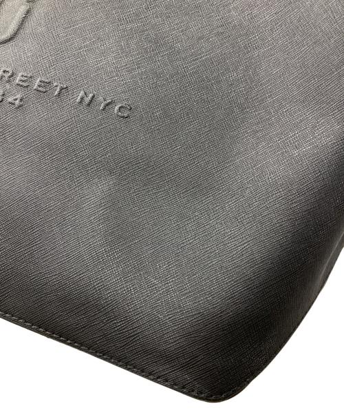 MARC JACOBS（マークジェイコブス）MARC JACOBS (マークジェイコブス) トートバッグ/ロゴショッパー/LOGO SHOPPER E-W TOTE ブラックの古着・服飾アイテム