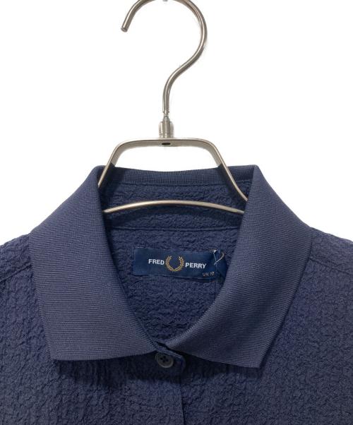 FRED PERRY（フレッドペリー）FRED PERRY (フレッドペリー) RAY BEAMS (レイ ビームス) ニットカラーシャーリングノースリーブシャツ ネイビー サイズ:10 未使用品の古着・服飾アイテム