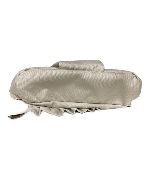 Columbia（コロンビア）Columbia (コロンビア) フリルスリングバッグ/Woolley Cove Body Bag ベージュの古着・服飾アイテム