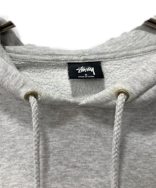 stussy（ステューシー）stussy (ステューシー) ロゴプルオーバーパーカー グレー サイズ:Sの古着・服飾アイテム