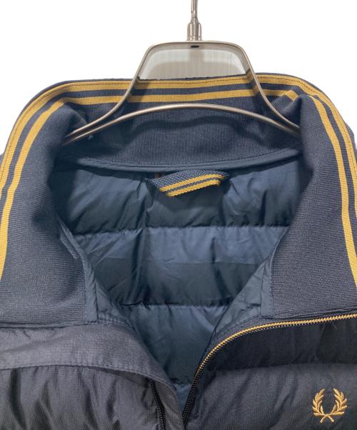FRED PERRY（フレッドペリー）FRED PERRY (フレッドペリー) 中綿ジャケット/INSULATED JACKET ネイビー サイズ:Lの古着・服飾アイテム