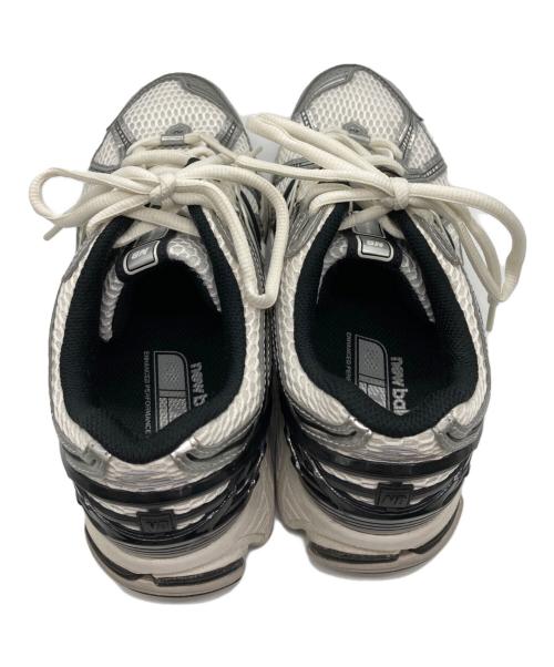 NEW BALANCE（ニューバランス）NEW BALANCE (ニューバランス) スニーカー ホワイト×ブラック サイズ:26.5の古着・服飾アイテム