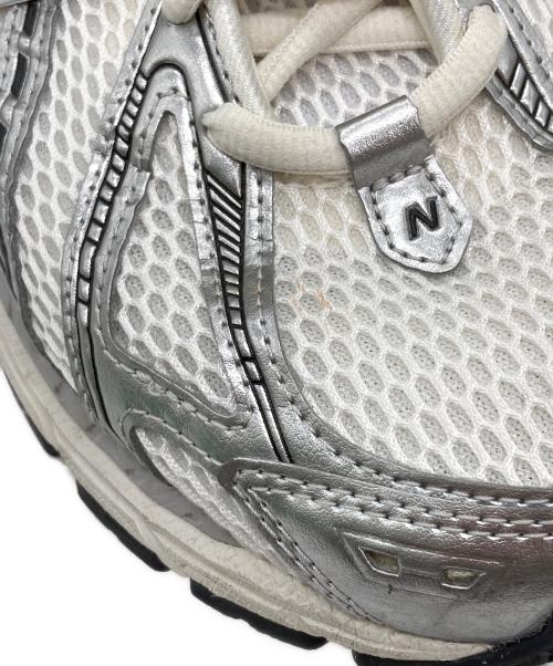 NEW BALANCE（ニューバランス）NEW BALANCE (ニューバランス) スニーカー ホワイト×ブラック サイズ:26.5の古着・服飾アイテム