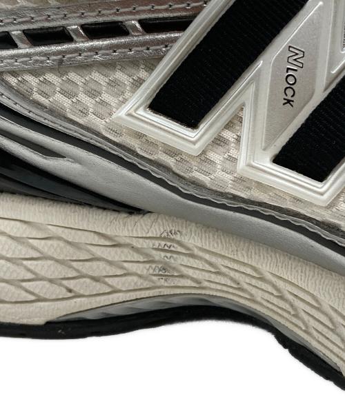 NEW BALANCE（ニューバランス）NEW BALANCE (ニューバランス) スニーカー ホワイト×ブラック サイズ:26.5の古着・服飾アイテム