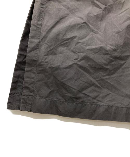 universal tissu（ユニバーサルティシュ）universal tissu (ユニバーサルティシュ) コットンナイロンダンプノーカラーコート グレー サイズ:表記なしの古着・服飾アイテム