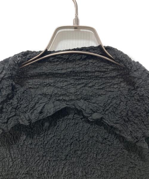 me ISSEY MIYAKE（ミーイッセイ ミヤケ）me ISSEY MIYAKE (ミーイッセイ ミヤケ) ロングスリーブカットソー/シワ加工トップス ブラック サイズ:印字消えの為不明の古着・服飾アイテム