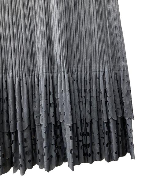 PLEATS PLEASE（プリーツプリーズ）PLEATS PLEASE (プリーツプリーズ) パンチングプリーツスカート グレー サイズ:サイズ２の古着・服飾アイテム