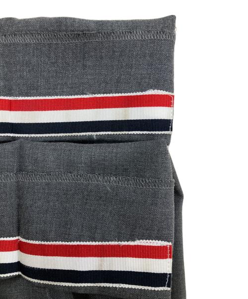 Thom Browne（トムブラウン）Thom Browne (トムブラウン) クラシック ツイル バックストラップ トラウザー グレー サイズ:０の古着・服飾アイテム