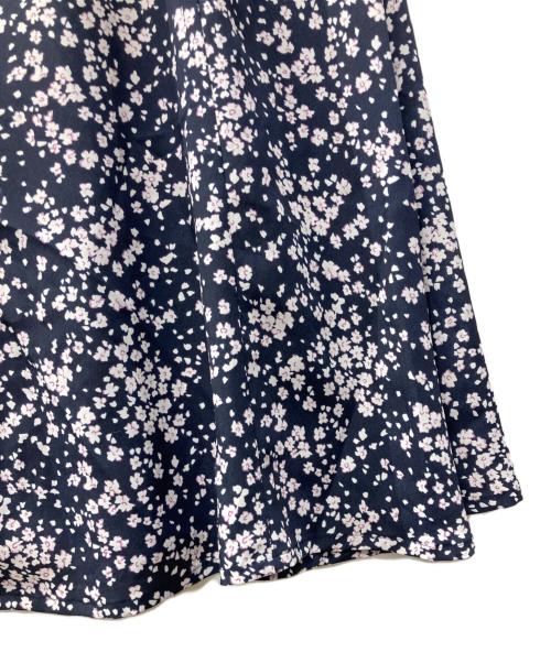 SHIPS（シップス）SHIPS (シップス) フラワープリントVネックワンピース ネイビー サイズ:ONE SIZEの古着・服飾アイテム