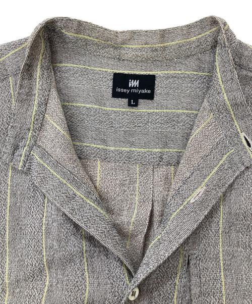 ISSEY MIYAKE（イッセイミヤケ）ISSEY MIYAKE (イッセイミヤケ) 90s/ストライプバンドカラーシャツ グレー サイズ:Lの古着・服飾アイテム