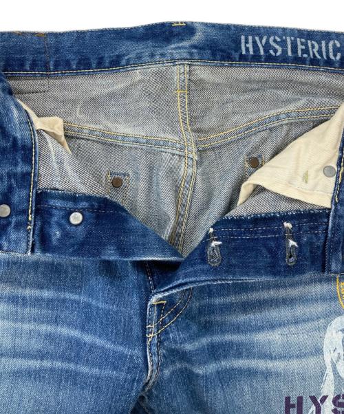 Hysteric Glamour（ヒステリックグラマー）Hysteric Glamour (ヒステリックグラマー) スタッズポケット ヒスガールペイント ストレートデニムパンツ インディゴ サイズ:32の古着・服飾アイテム