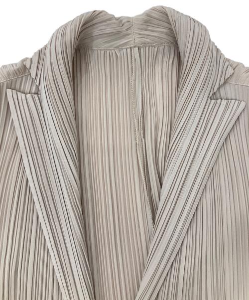 ISSEY MIYAKE FETE（イッセイミヤケフェット）ISSEY MIYAKE FETE (イッセイミヤケフェット) プリーツカーディガン ベージュ サイズ:2の古着・服飾アイテム