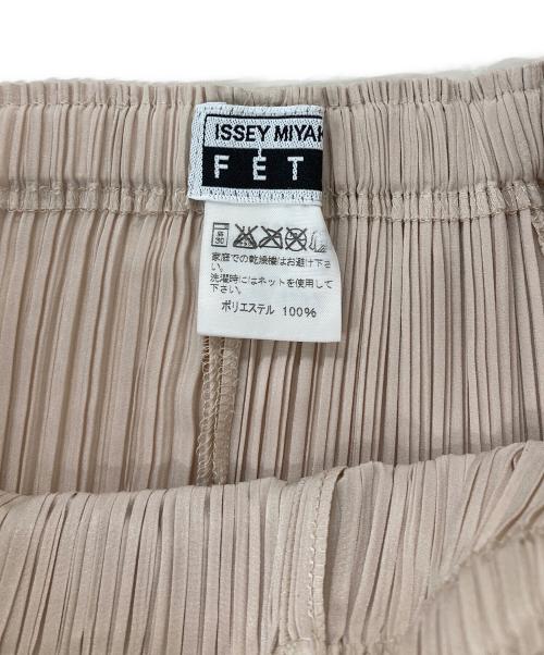 ISSEY MIYAKE FETE（イッセイミヤケフェット）ISSEY MIYAKE FETE (イッセイミヤケフェット) プリーツスカート ベージュ サイズ:3の古着・服飾アイテム