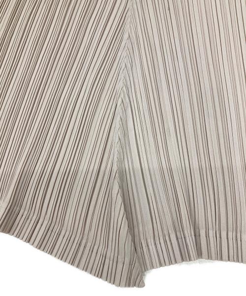 ISSEY MIYAKE FETE（イッセイミヤケフェット）ISSEY MIYAKE FETE (イッセイミヤケフェット) プリーツスカート ベージュ サイズ:3の古着・服飾アイテム