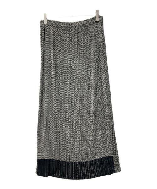 ISSEY MIYAKE FETE（イッセイミヤケフェット）ISSEY MIYAKE FETE (イッセイミヤケフェット) プリーツスカート グレー サイズ:3の古着・服飾アイテム