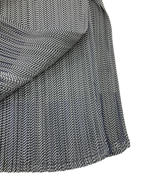 ISSEY MIYAKE FETE（イッセイミヤケフェット）ISSEY MIYAKE FETE (イッセイミヤケフェット) プリーツスカート グレー サイズ:3の古着・服飾アイテム